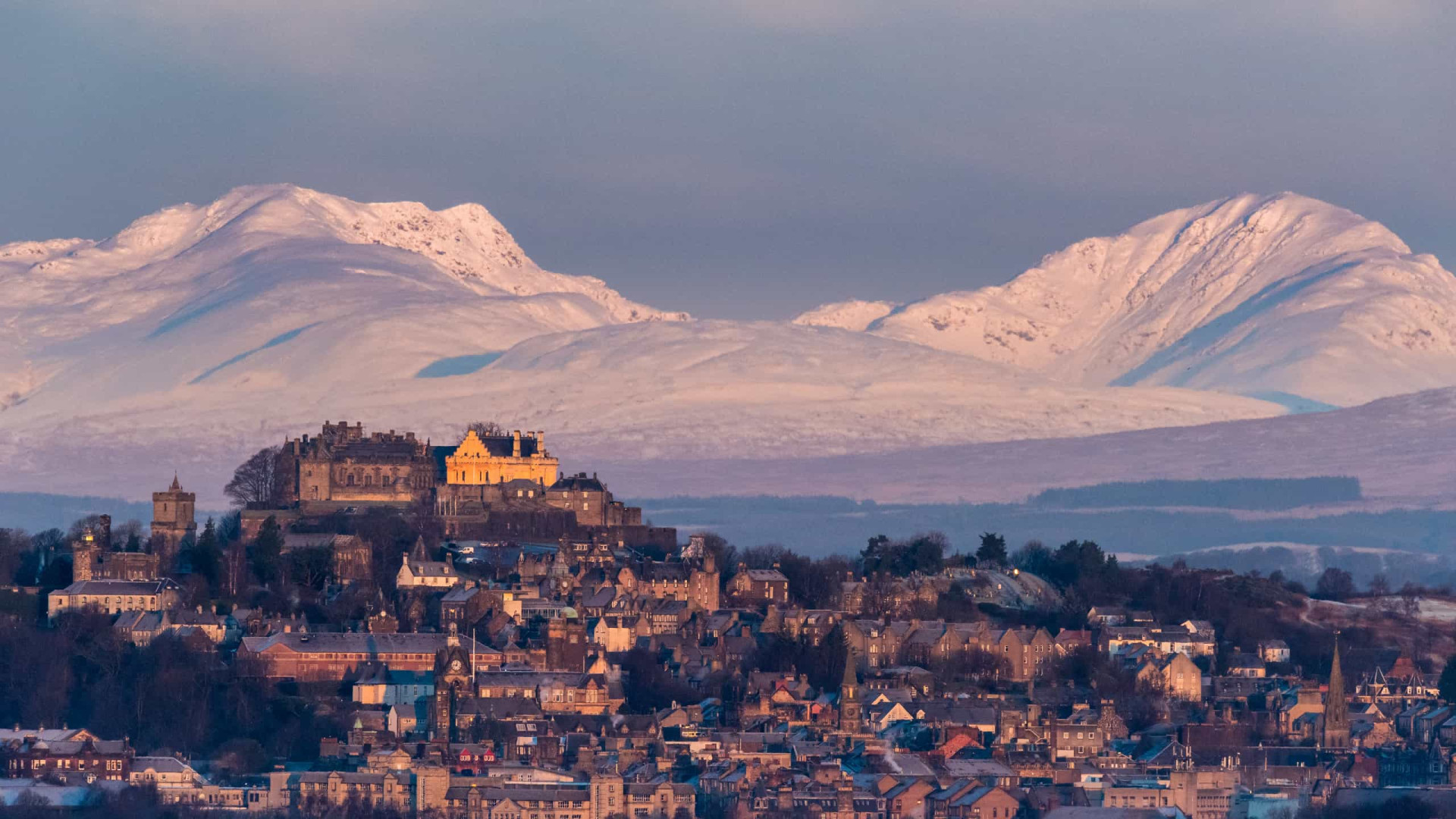 <p>The beautiful hilltop castle in Stirling, central Scotland, welcomes visitors for afternoon tea. But linger after dark and you may come across an uninvited guest.</p><p><a href="https://www.msn.com/en-ca/community/channel/vid-7xx8mnucu55yw63we9va2gwr7uihbxwc68fxqp25x6tg4ftibpra?cvid=94631541bc0f4f89bfd59158d696ad7e">Follow us and access great exclusive content every day</a></p>