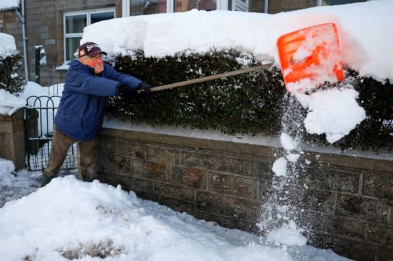 UK faces '15cm of snow' next week with six inches smashing into England