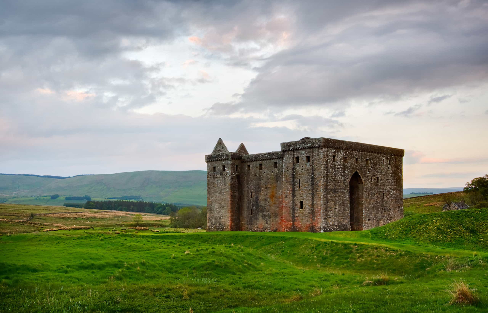 <p>The sinister-looking building has long been associated with stories of black magic and gruesome torture, and vengeful spirits—including none other than Mary Queen of Scots—are said to haunt the place.</p><p>You may also like:<a href="https://www.starsinsider.com/n/324969?utm_source=msn.com&utm_medium=display&utm_campaign=referral_description&utm_content=479726v1en-ca"> A history of political statements on the red carpet</a></p>