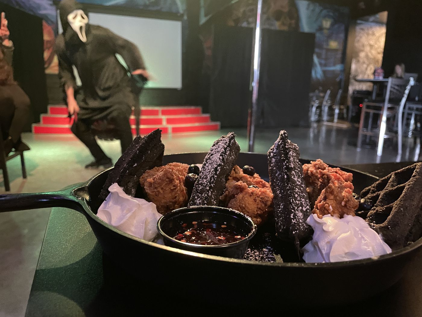 horror-themed bar and restaurant closes in the las vegas arts district