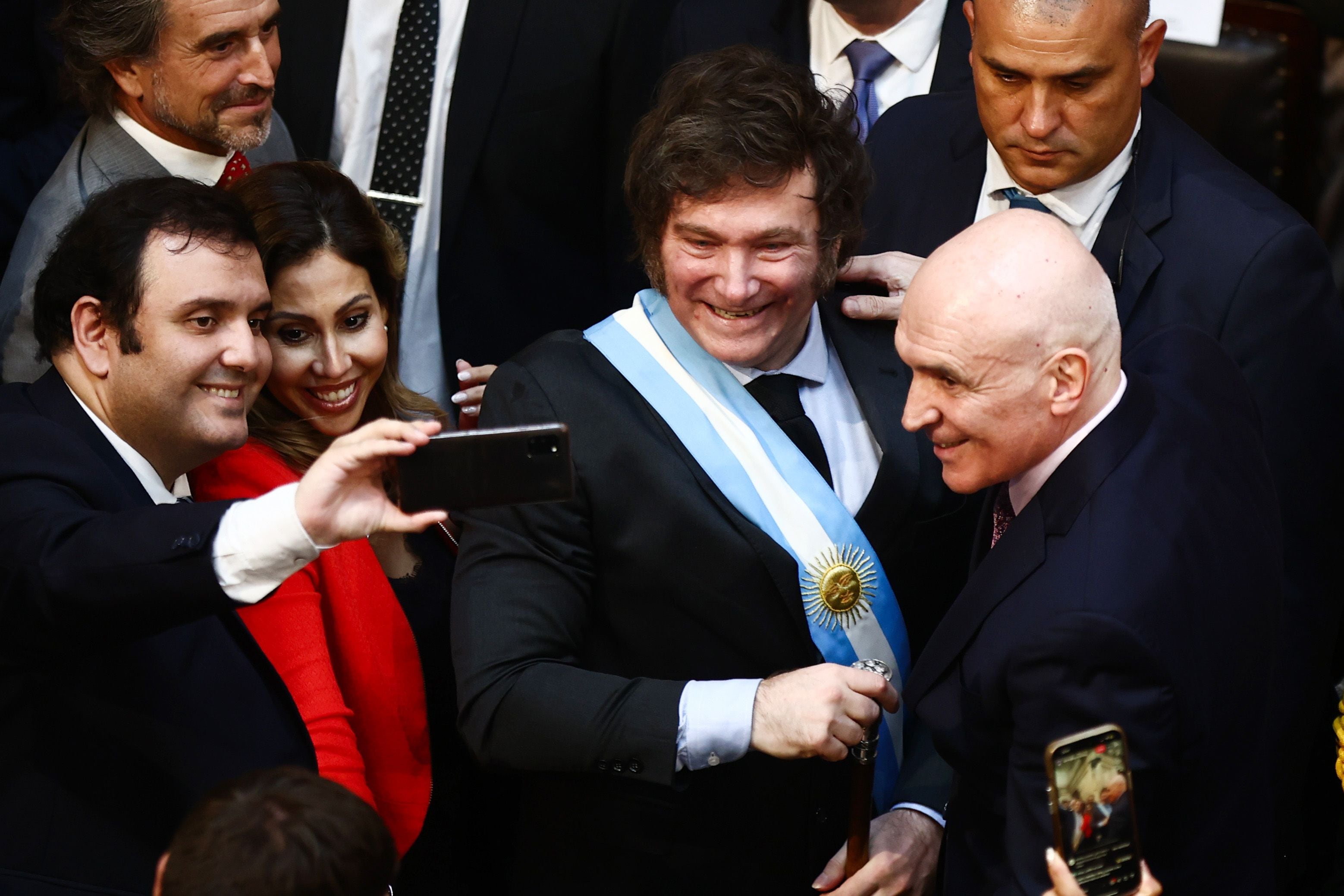 milei asumió la presidencia de argentina con el 41,7% de pobres