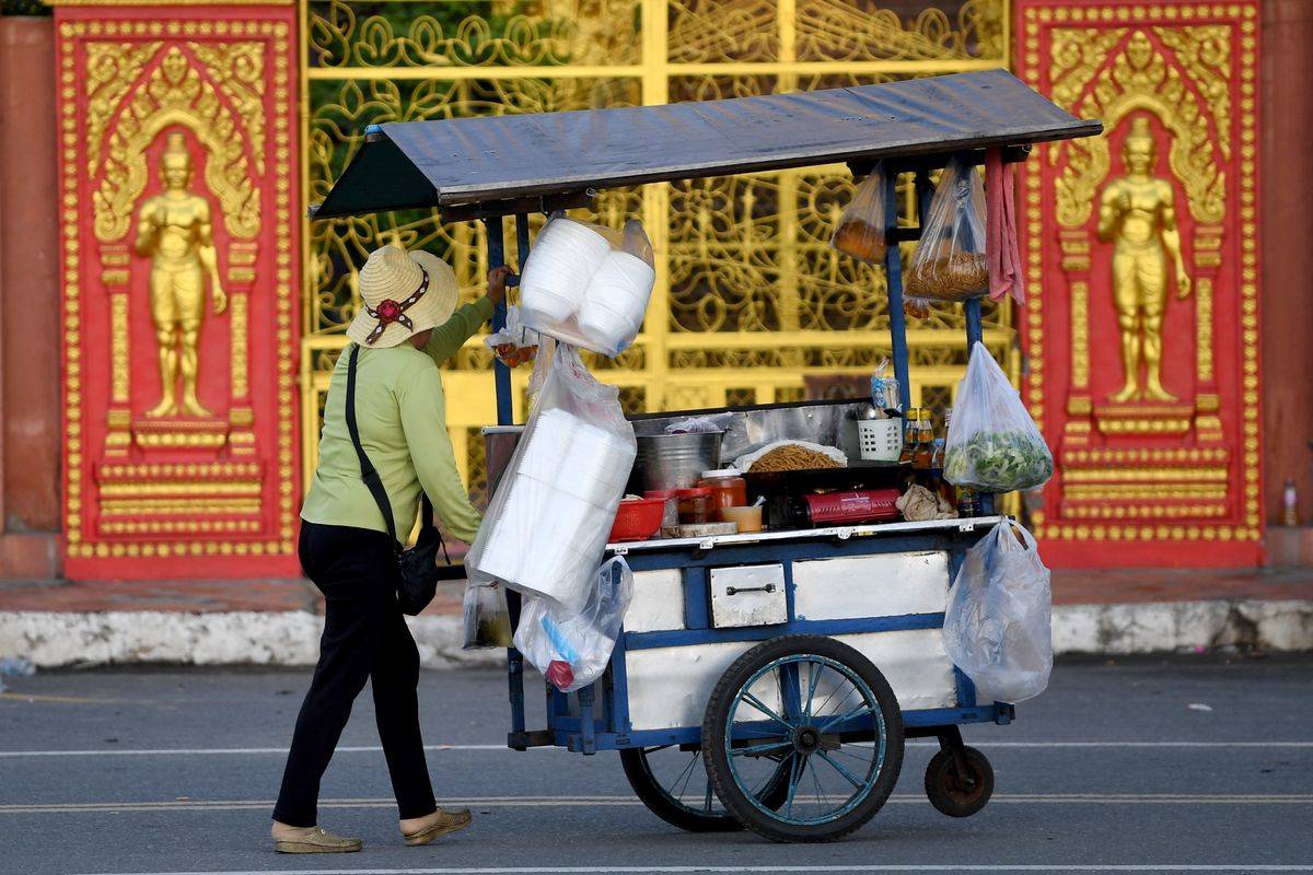 <p>While some street vendors are safe to buy from, others may increase your risk of foodborne illness. The trick is knowing which stall to visit. The World Health Organization recommends visiting busy street carts. Not only is their food popular, but the food is more likely to be fresh because so many people are buying.</p> <p>Search for vendors with transparent kitchens. If they pair raw food with cooked food, or if they don't wash the produce, choose another stall. Visit these stalls during meal times when their food is more likely to be fresh.</p>