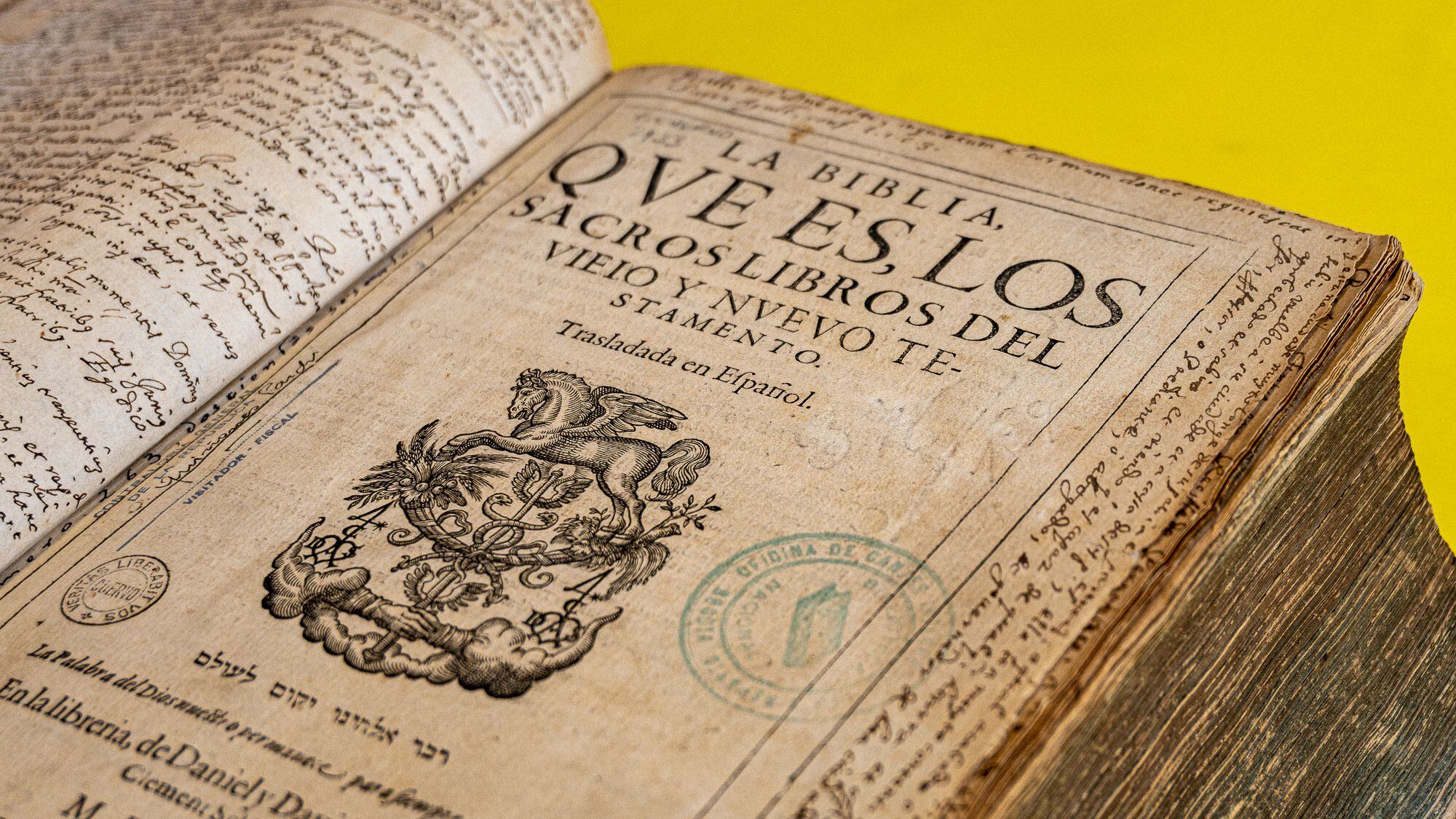 biblia que siempre estuvo en el índice de libros prohibidos por la inquisición es conservada actualmente por la biblioteca nacional