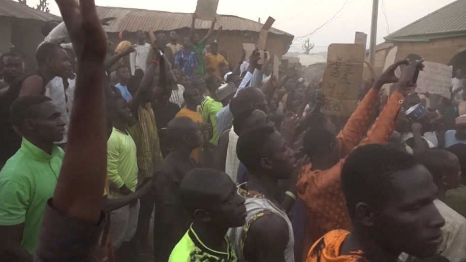 les 137 élèves enlevés par des bandes armées au nigeria ont été libérées et ont retrouvé leurs familles