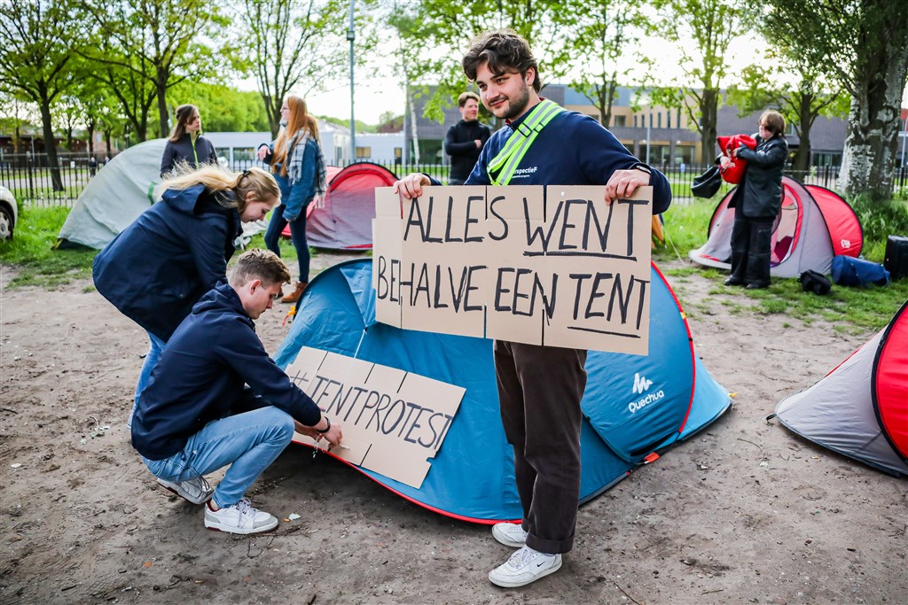 rode kruis waarschuwt: mogelijk niet voor elke vluchteling met pasen een bed