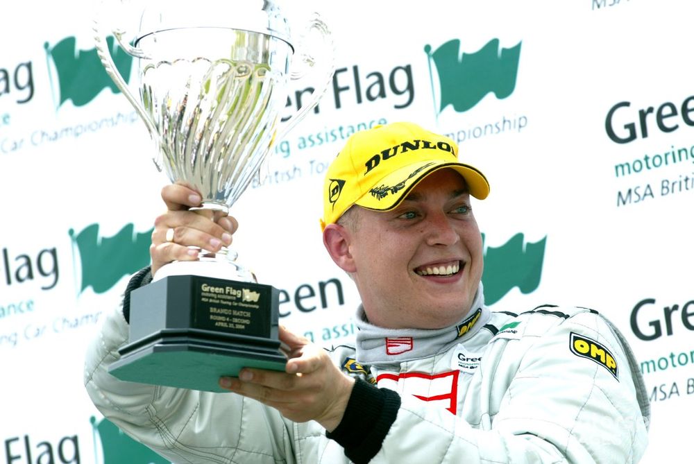 rob huff back in btcc with toyota