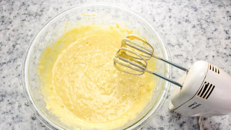 These are fabulous semi-homemade cupcakes that taste just like a pina ...