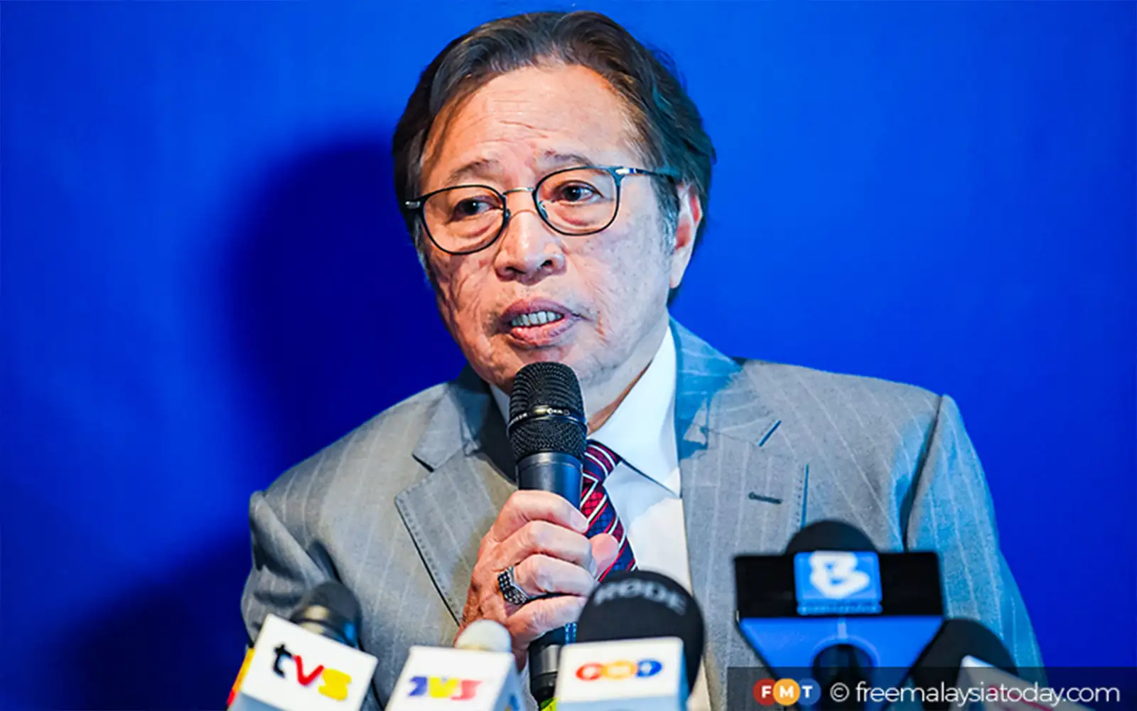padu shouldn’t be collecting non-financial info, says abang johari