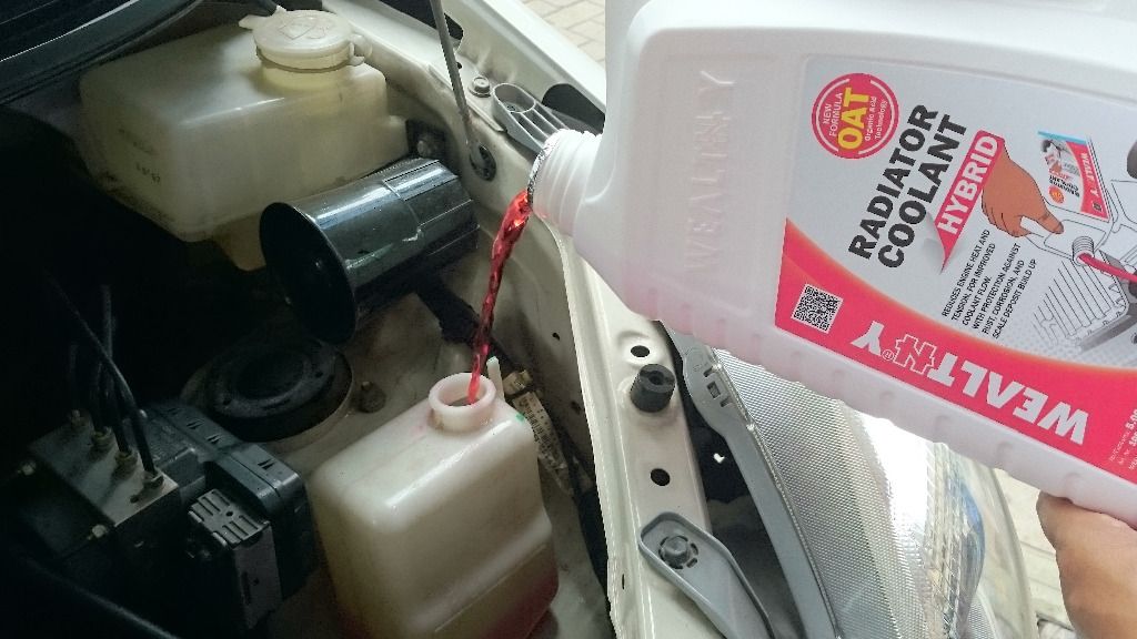 harus tahu, inilah cara mudah flushing air radiator di mobil bekas