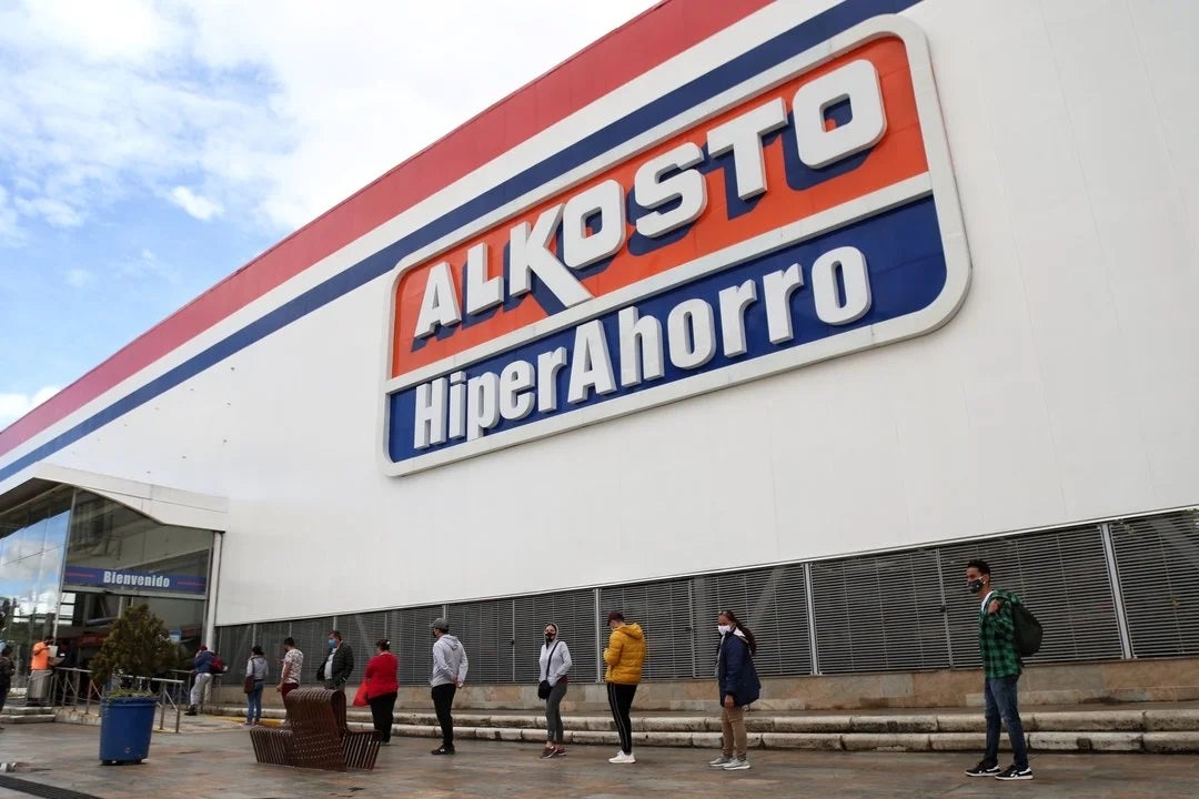 alkosto detuvo el registro de la marca solicitada kajj ante la superindustria y comercio