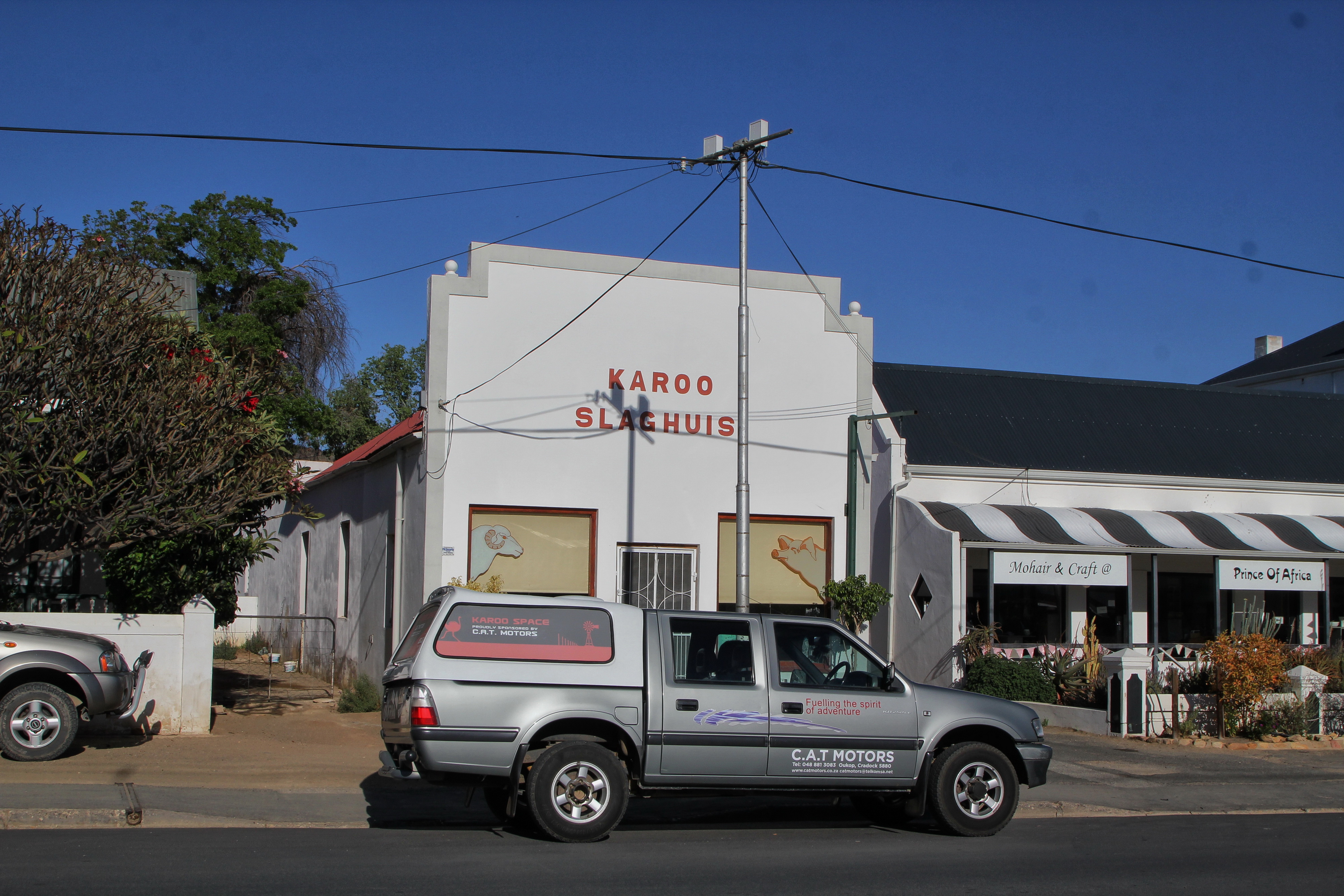 bandits, big birds and a busted box in barrydale — a karoo space bakkie tale