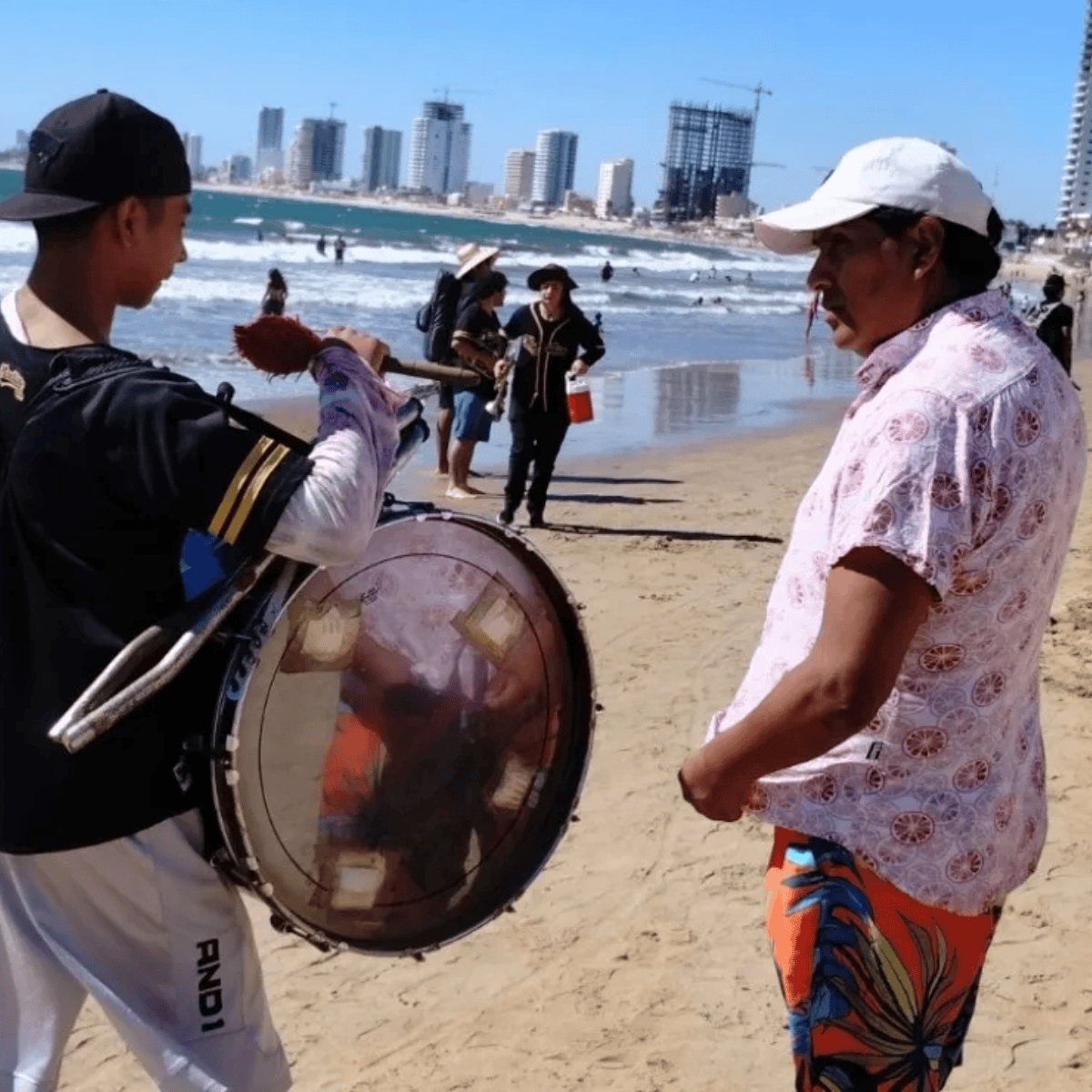 salinas pliego opina sobre la controversia de las bandas en mazatlán, ¿qué dijo a los hoteleros?