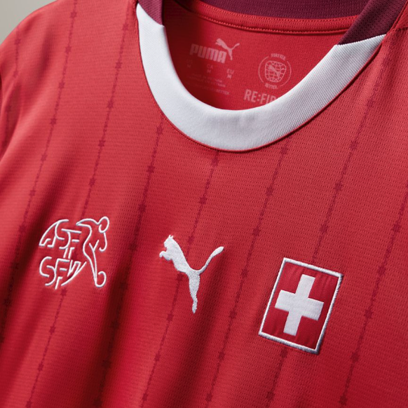 warum das neue trikot der schweizer fussball-nati blaue elemente hat