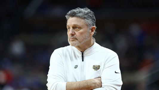College basketball coach says top player looking at $250K-$300K in NIL money from larger schools to transfer<br><br>