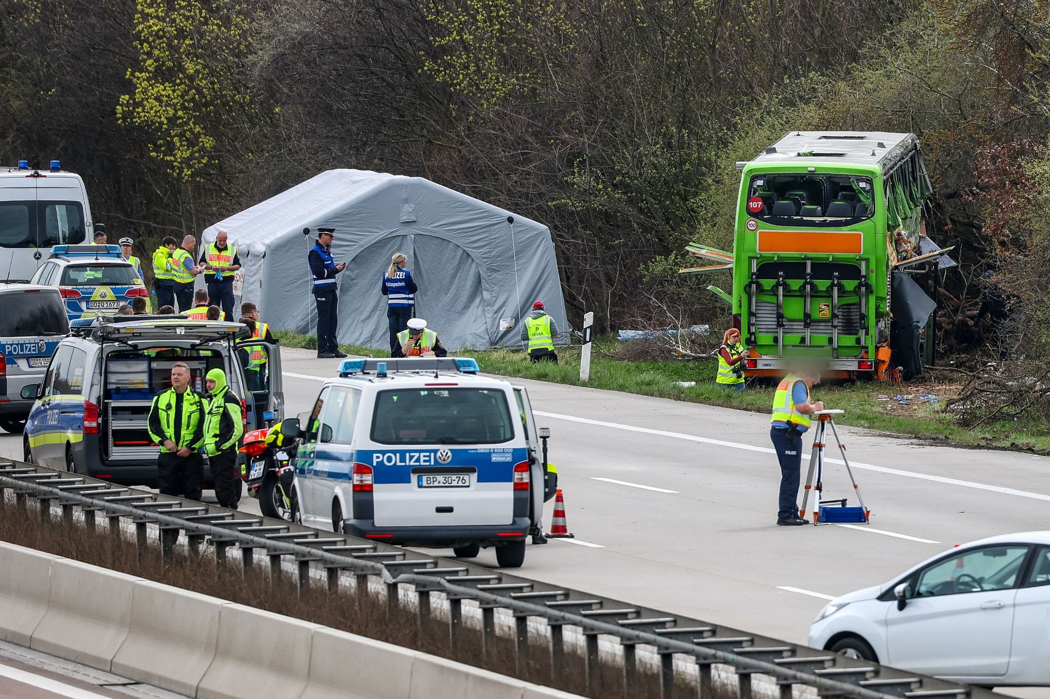 tödlicher busunfall bei leipzig: ermittlungen gegen fahrer