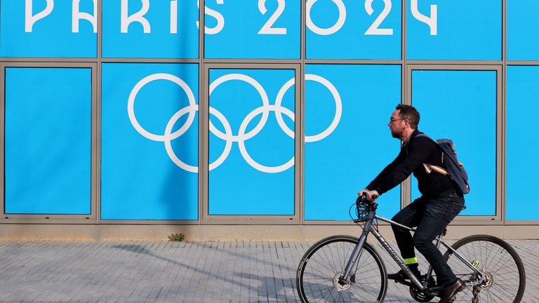 a tervezettnél jóval többe kerülhet a francia adófizetőknek a párizsi olimpia megrendezése