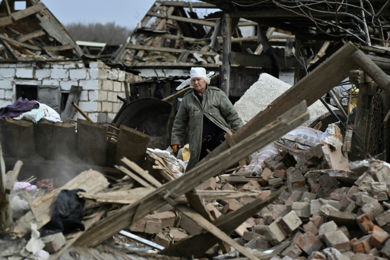 bombardeios russos transformam vilarejo ucraniano em um 'inferno'