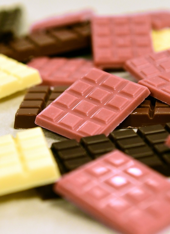 blond vs pink: french-swiss battle for 'fourth' chocolate