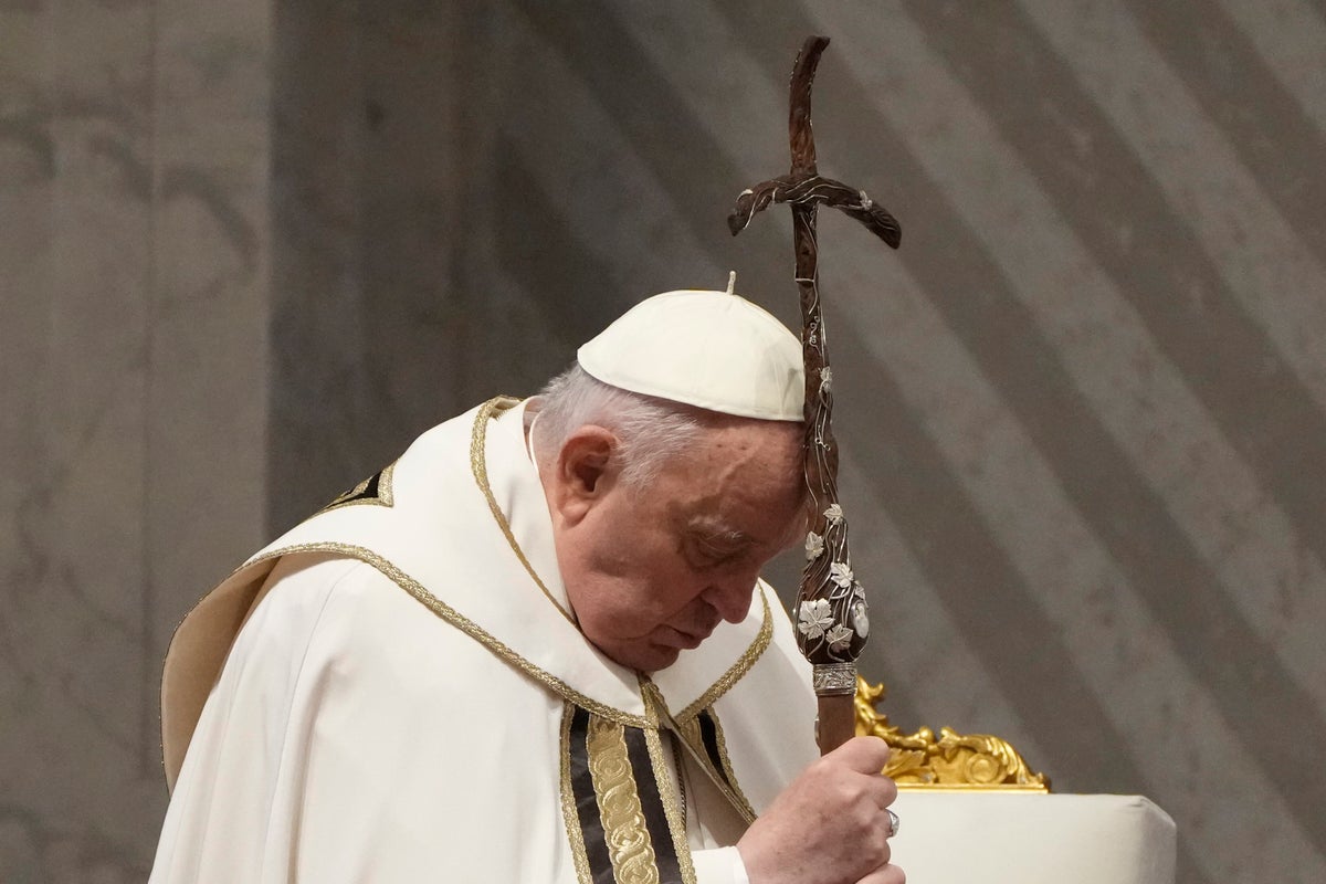 pope, looking strong, issues lengthy marching orders to priests during holy thursday mass