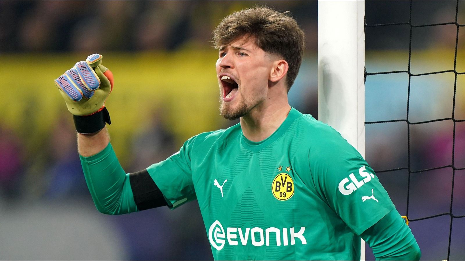 Borussia Dortmund S Star Goalkeeper Gregor Kobel Shuts Down Transfer Talk