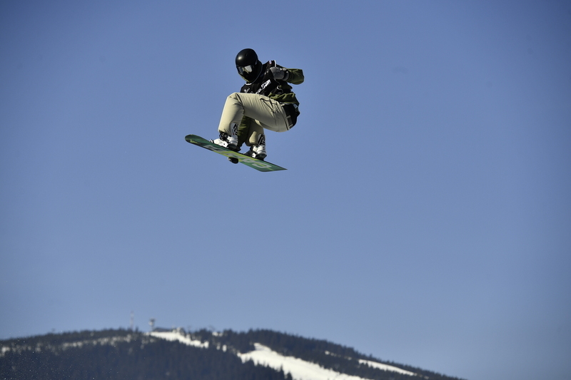 snowboardista hroneš jako první na světě skočil trojité salto ze zábradlí