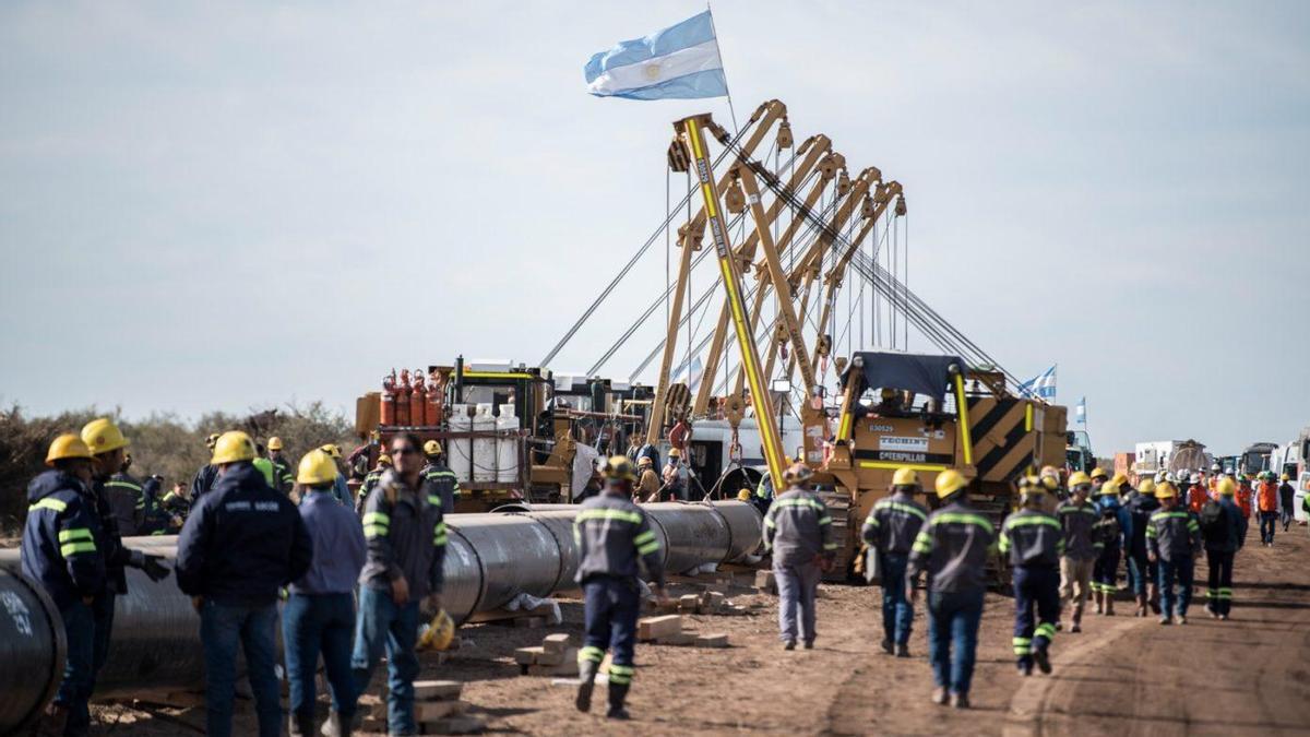 argentina apuesta (y arriesga) por la exportación de gas