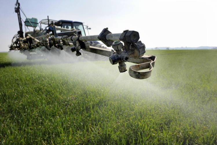 en bretagne, des pesticides interdits depuis 1998 sont toujours détectés dans l’air