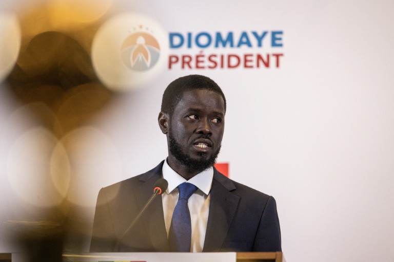 sénégal: la prise du pouvoir approche pour l'opposant antisystème diomaye faye
