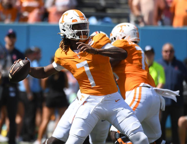 QB Joe Milton shows off unreal arm talent at Tennessee pro day