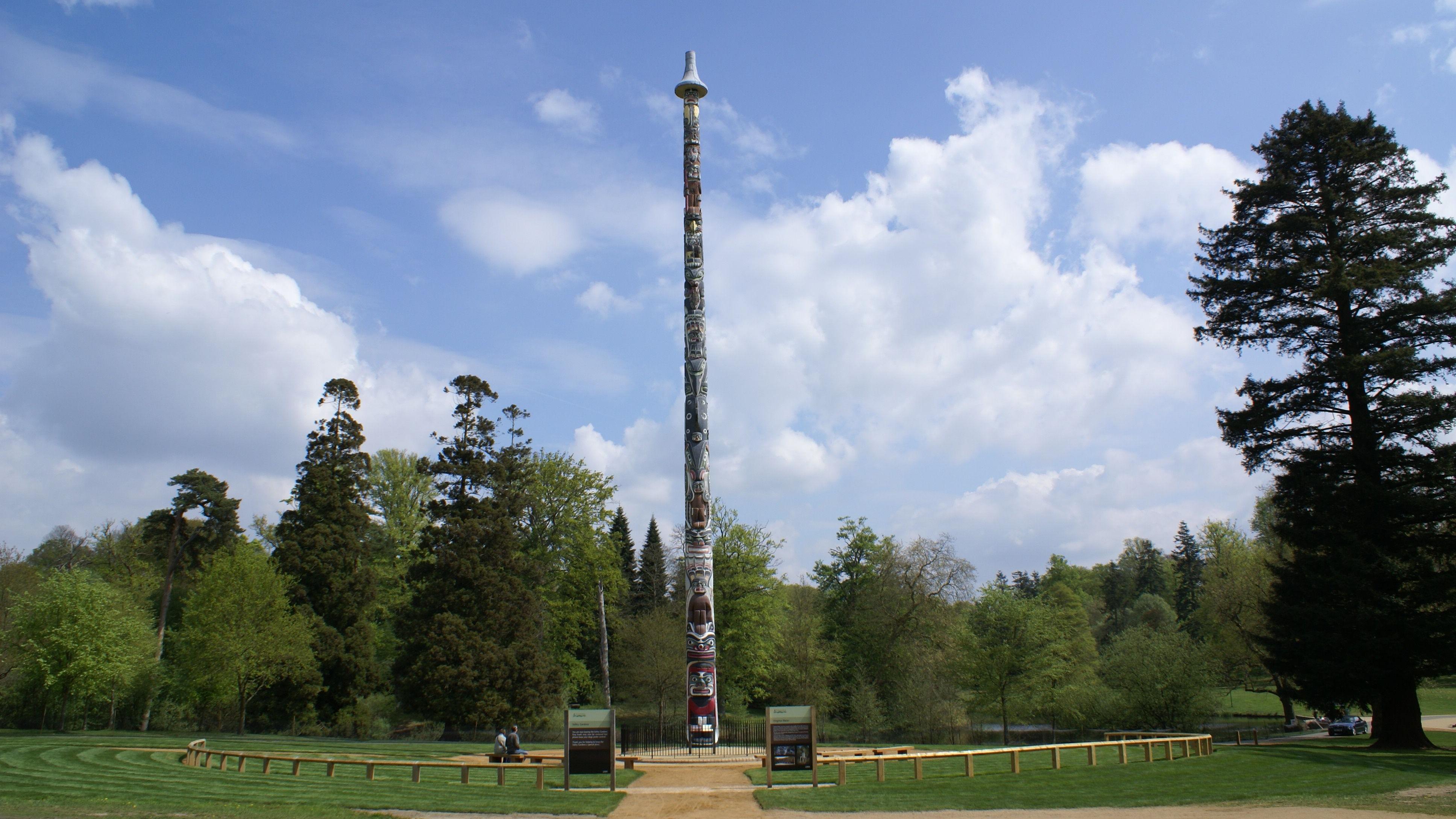 totem pole gifted to late queen to be taken down