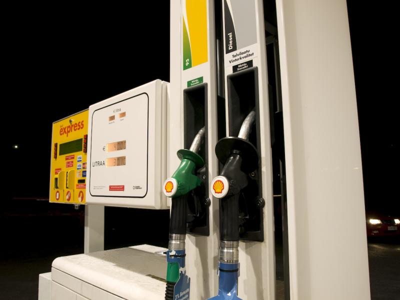 bensiinin keskihintojen nousu kiihtyi maaliskuussa — vuositasolla hinnat tulleet alas!