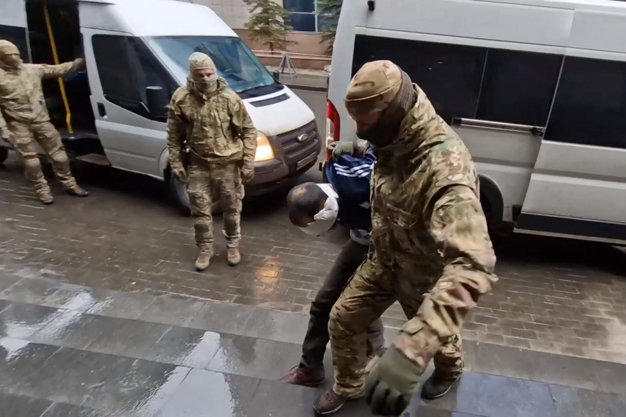 az orosz nyomozók bejelentették, hogy egyértelmű bizonyítékot találtak a moszkvai merénylők és ukrán nacionalisták között