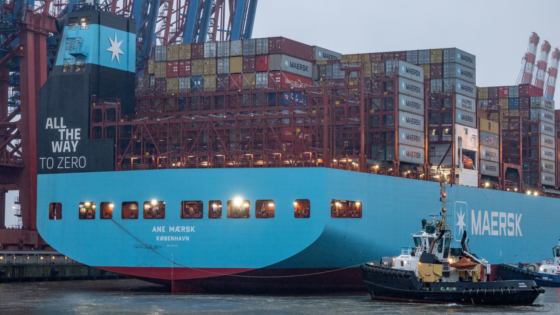 maersk: methanolbetriebenes containerschiff »ane maersk« erstmals im hamburger hafen