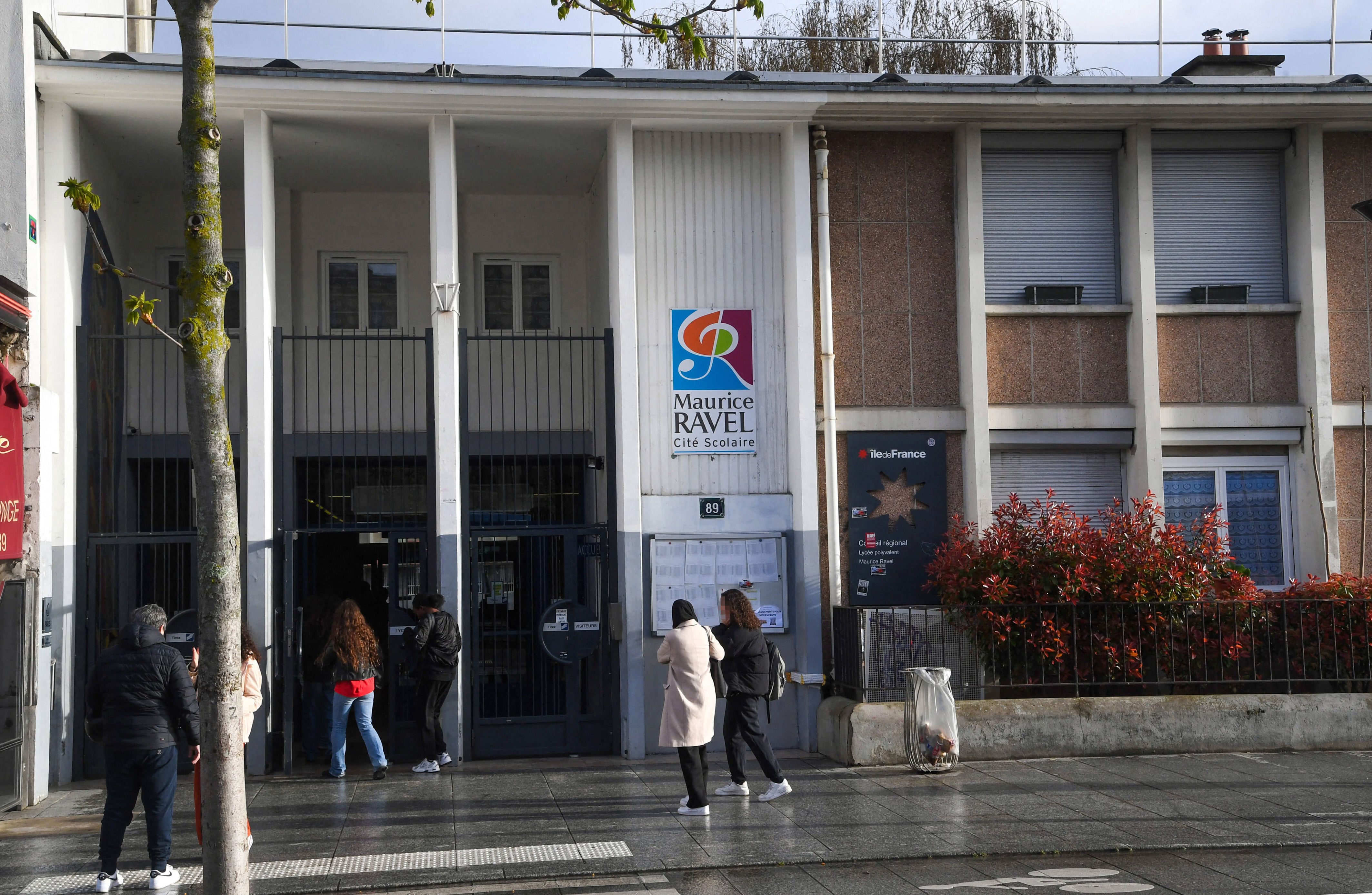 Menaces De Mort Et Démission Du Proviseur Au Lycée Maurice-Ravel ...