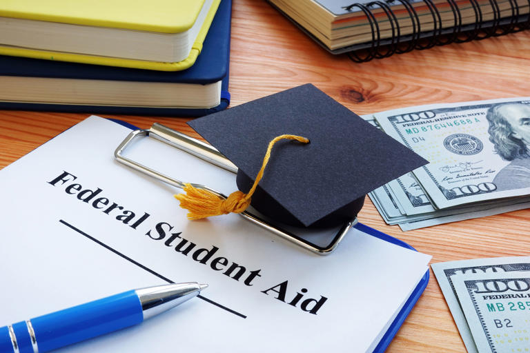 The Federal Student Aid office announced 200,000 FAFSA applicants received incorrect financial aid packages that need to be recalculated and resubmitted to college financial aid offices. (Credit: Getty Images)