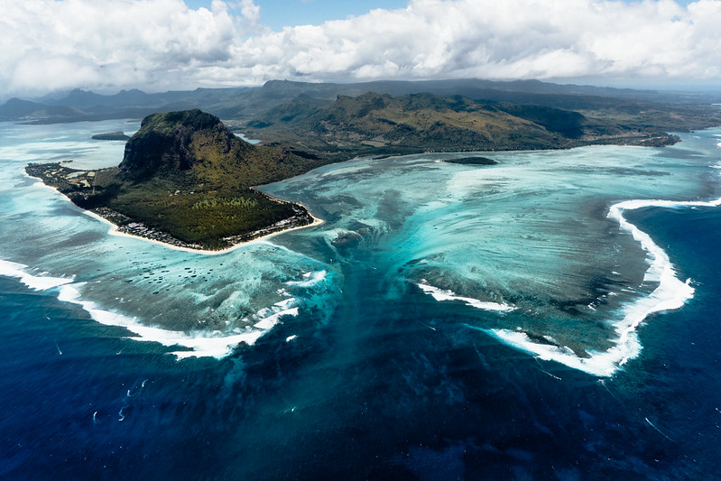 <p>This stunning underwater waterfall is located on the south west coast of the island of Mauritius, which is part of a chain of islands about 2,000 miles off the eastern coast of Africa.</p>