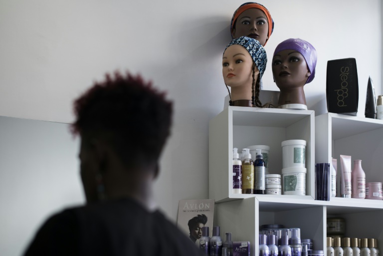 french parliament backs bill against hair discrimination affecting black women