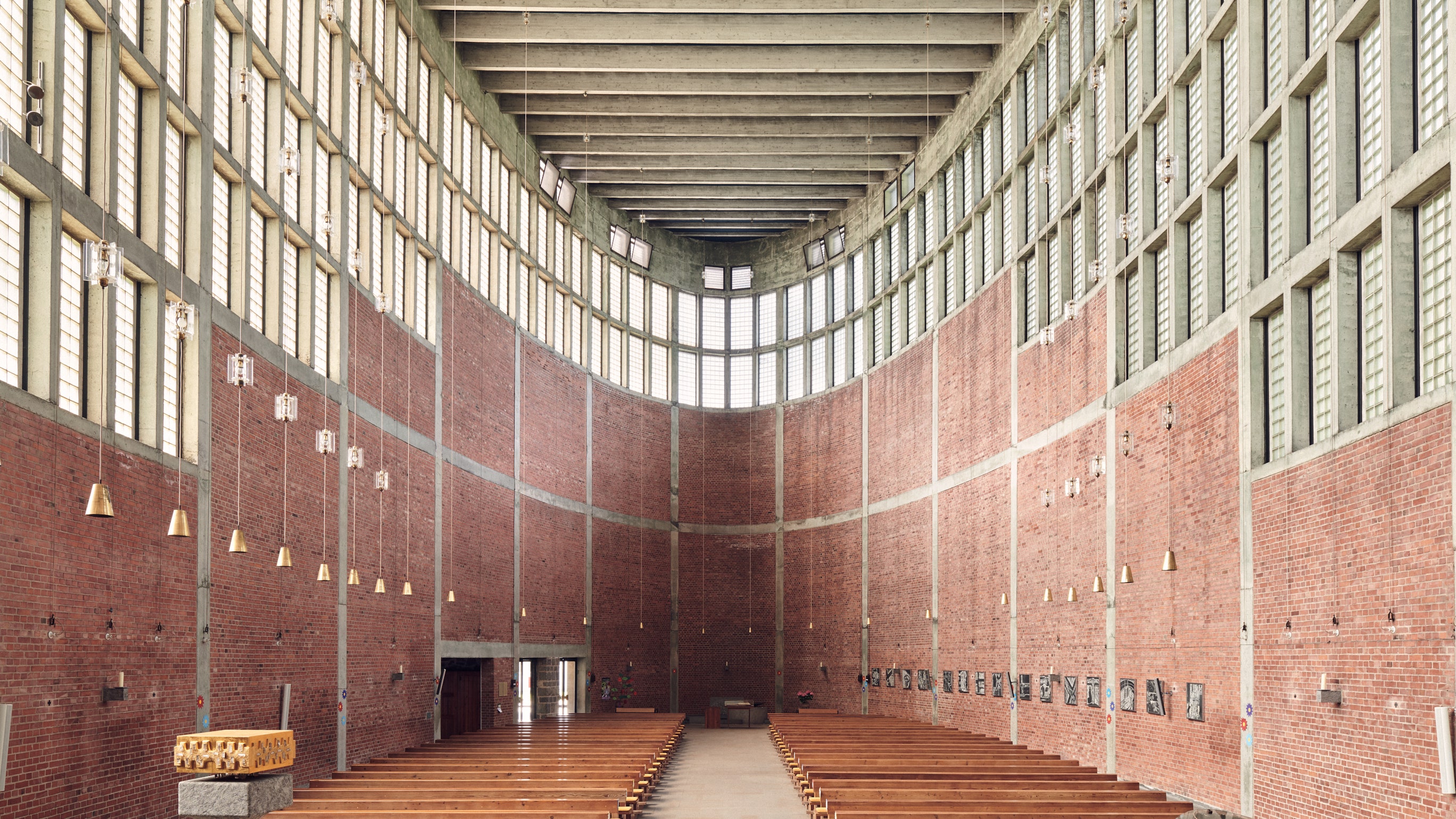 heilige hallen: brutalistische architektur in der kirche
