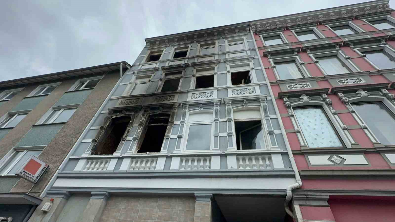 solingen’de türklerin yaşadığı bina kundaklandı: 2’si çocuk 4 ölü, 9 yaralı