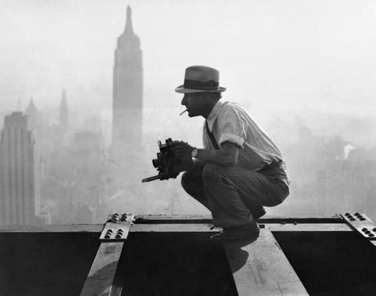 <p>Do you recall that very famous photo of construction workers eating their lunch on a large metal beam suspended high over the city? It seems such a dangerous way to eat a meal that most people probably assume it’s just designed to look like they’re above the city. But they really are!<br>This daring photographer named Charles Ebbets scaled the construction site of the future Rockefeller Center in 1938 and captured some of the workers on their lunch break. They sure look comfortable on that beam, and Charles looks quite at home, too. We wonder if he had any clue that he was about to take such an iconic image.</p>