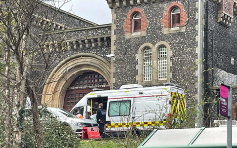 Fifteen inmates and staff suffer food poisoning from curry at Lewes prison<br><br>