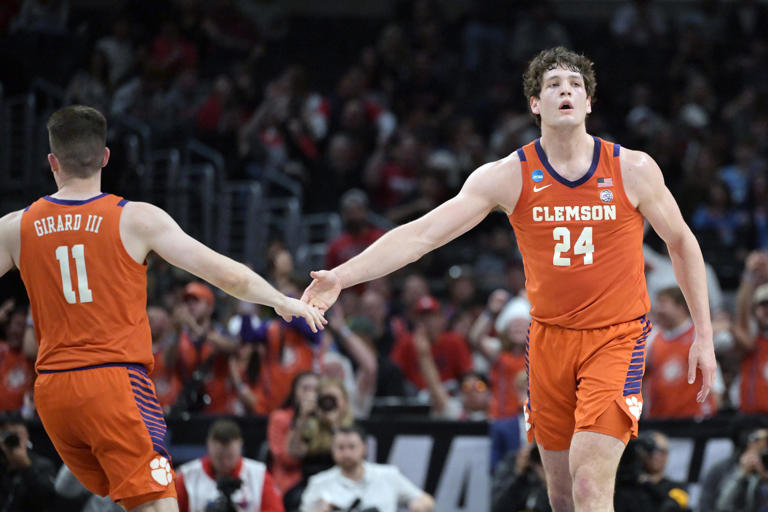 Clemson can't contain Alabama in Elite Eight bracket, fails to advance