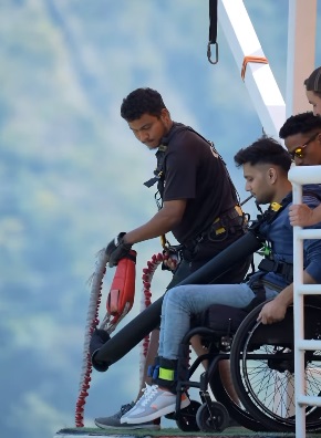 Wheelchair-bound Man's Bungee Jump Makes Internet Is Happy