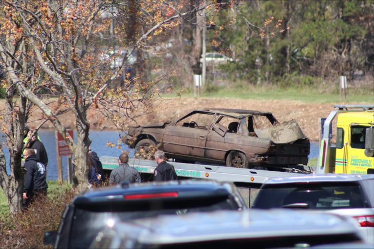 Greensboro police pull ‘long time’ submerged car from Buffalo Lake