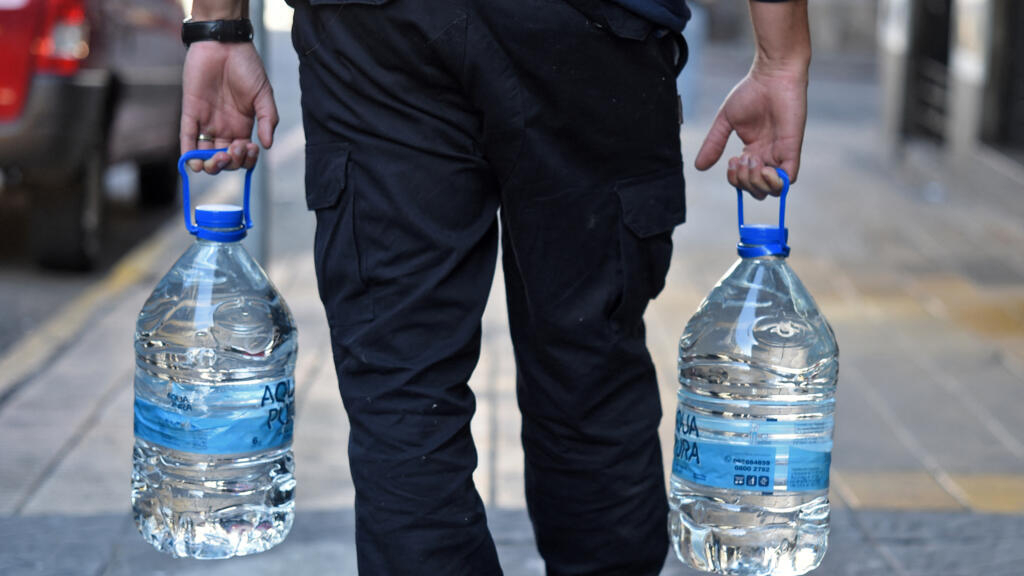 china envia 1 milhão de garrafas d’água para maldivas ameaçada por aumento do nível do mar