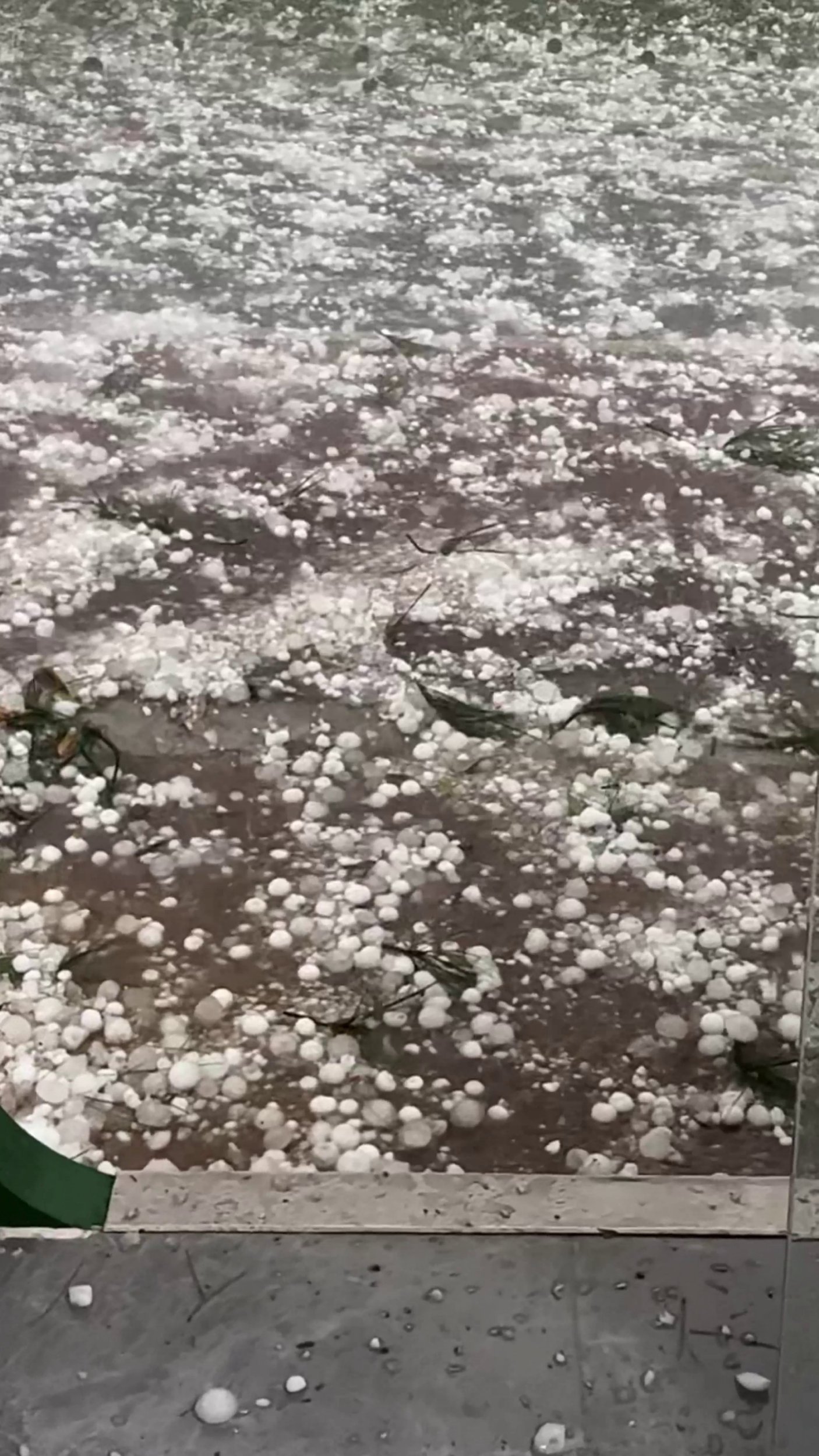 egg-sized hailstones smash car windows during heavy storm