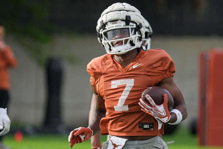 CFB analyst Gerry Hamilton says Texas has five starting receivers