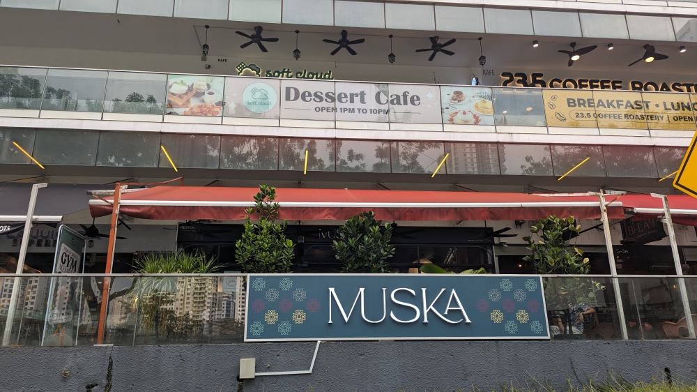 ‘vada pav’, ‘dal makhani’ and more excellent indian cooking spice up the cafe experience at mont kiara’s muska