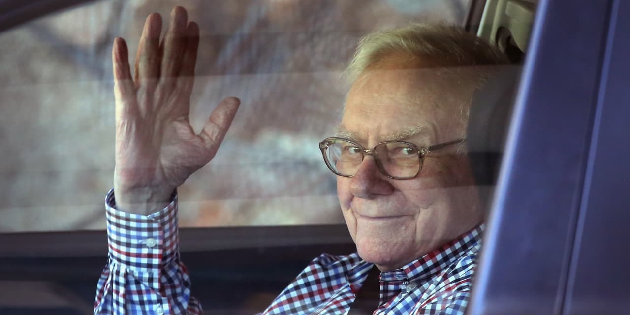 warren buffett spent more than $350 million to buy these stocks in the past week
