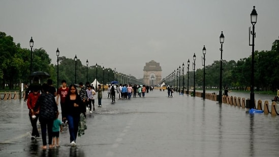heavy rain, thunderstorm likely in parts of delhi-ncr tonight, says imd: check full forecast